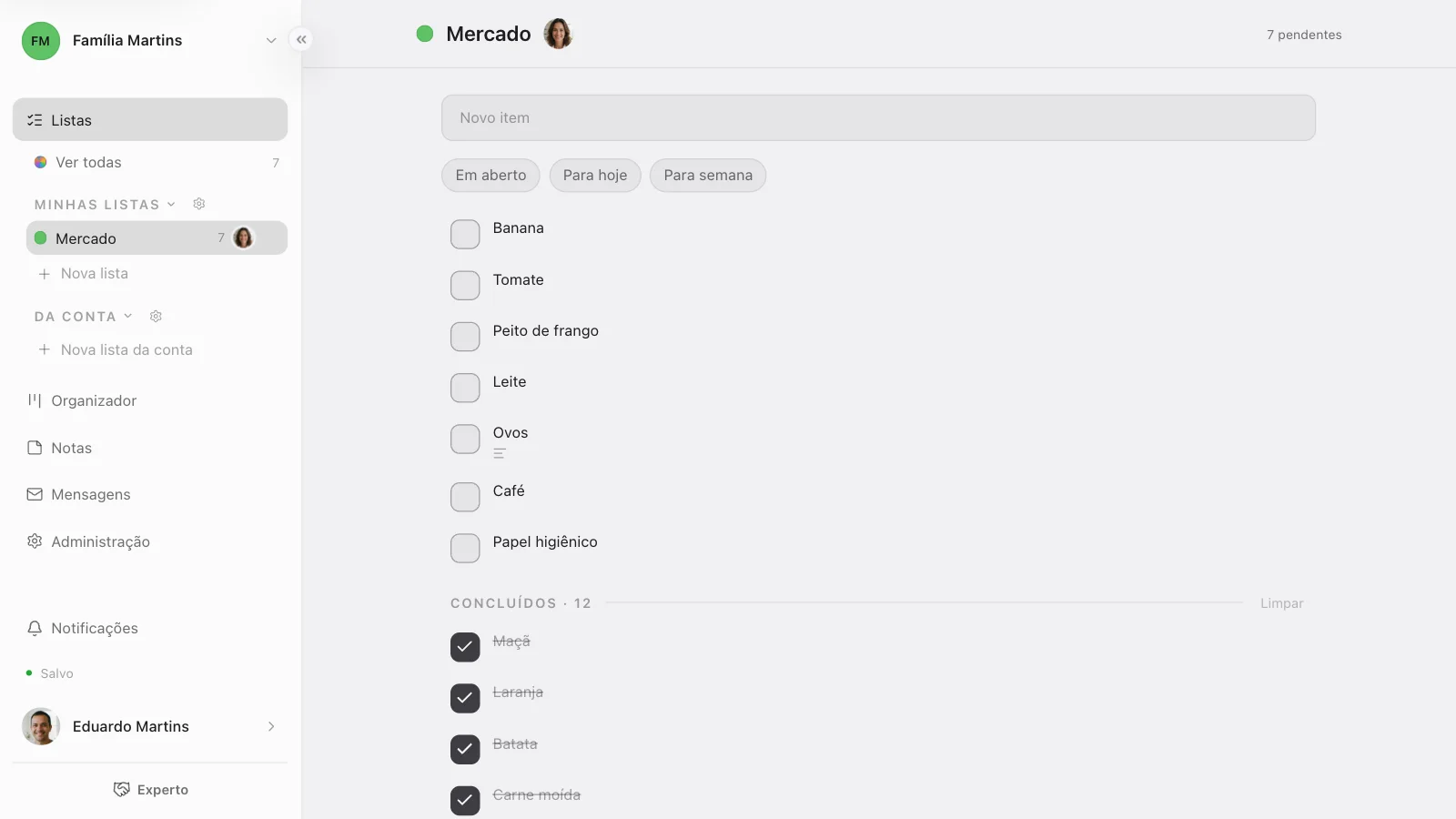 A lista Mercado compartilhada com a Marina: sete itens em aberto e o resto em Concluídos
